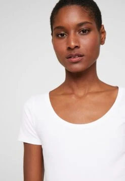 Anna Field 2 Pack- T-Shirt Basic - Black/White -Anna Field 17b1a389985b4b9d950440197194bed8