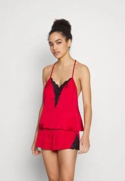 Anna Field 4 Piece Gift Set - Pyjama - Black/Red -Anna Field 3d6beaafe628430fa32b672c167c5d99