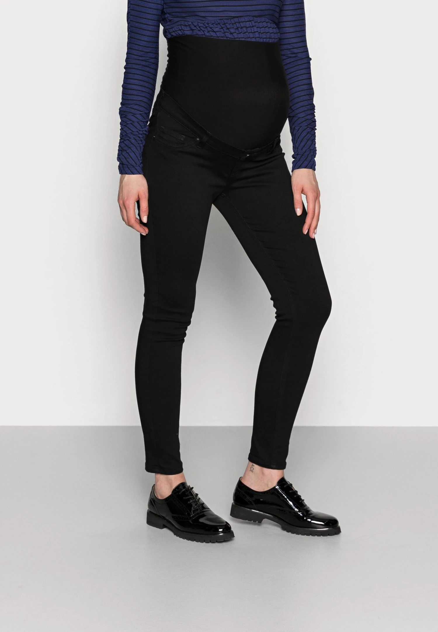 Slim Fit Jeans - Black 1 Slim Fit Jeans - Black