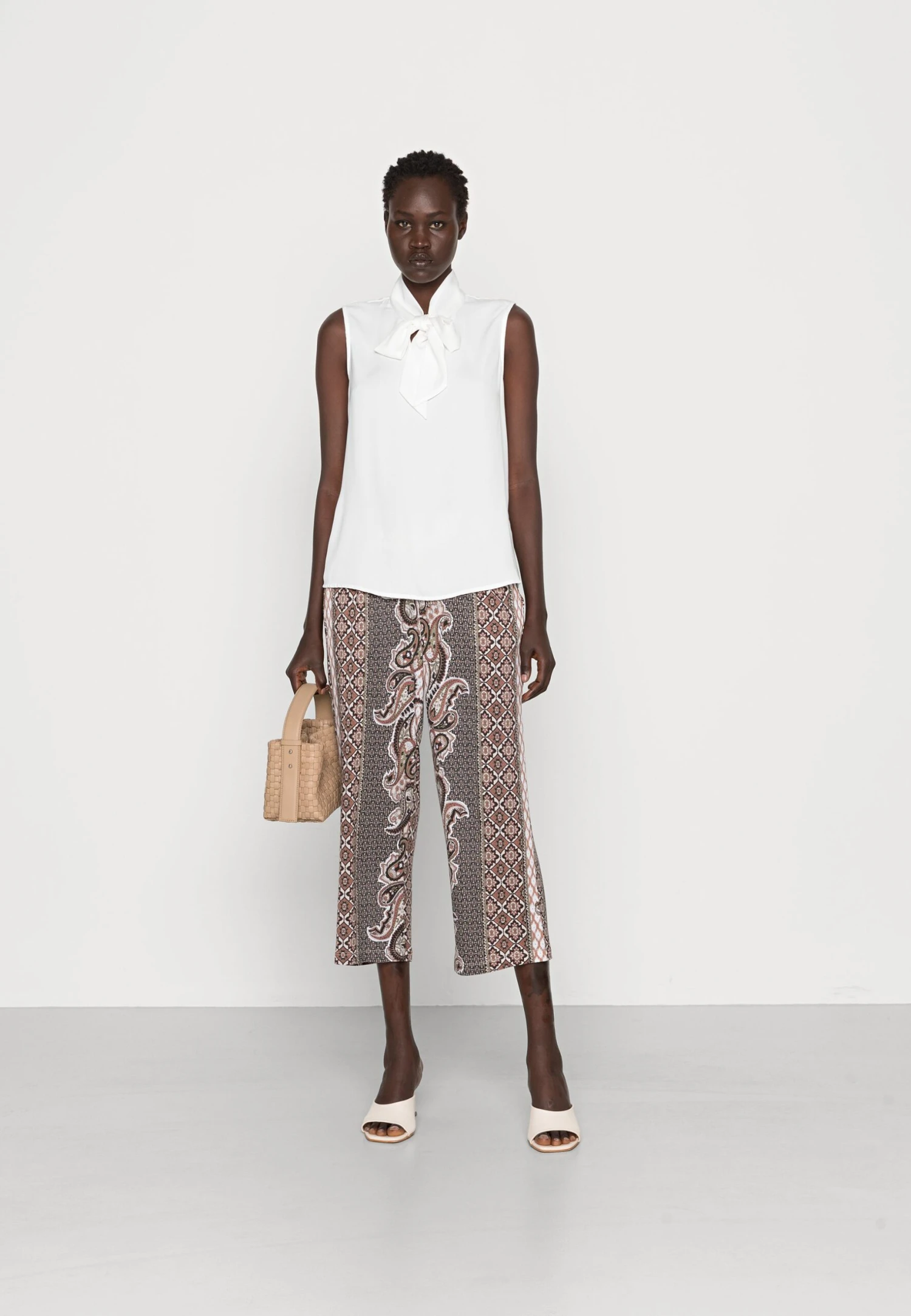 Anna Field Top - White 2 Anna Field Top - White - Afbeelding 2