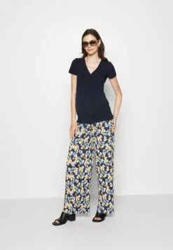 Anna Field -Anna Field f59b5f3f839040469b3520182810f722