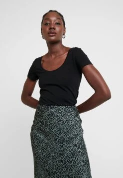 Anna Field 2 Pack- T-Shirt Basic - Black -Anna Field f8f858ed20b24789b8019797588fb528